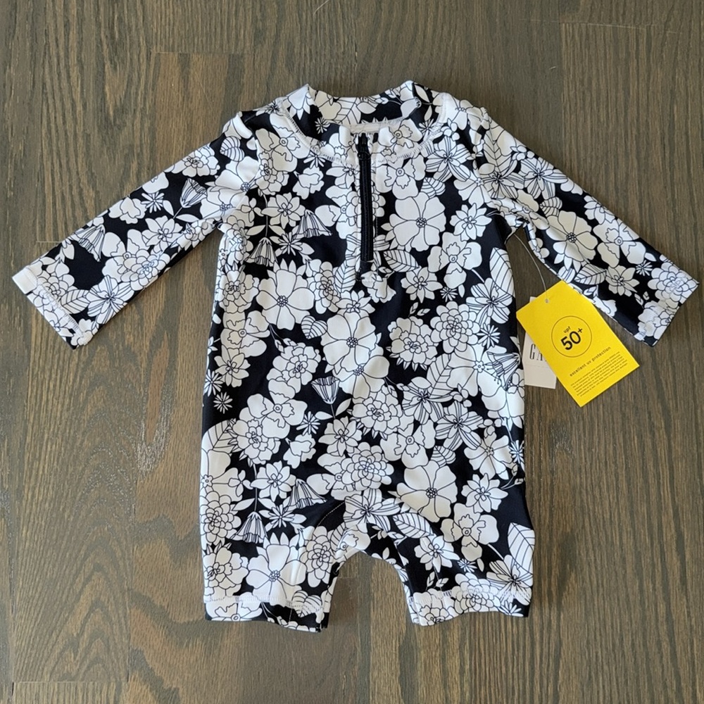 NWT GAP Baby Black White Floral Rash Guard Swimsuit UPF 50+ 3-6M